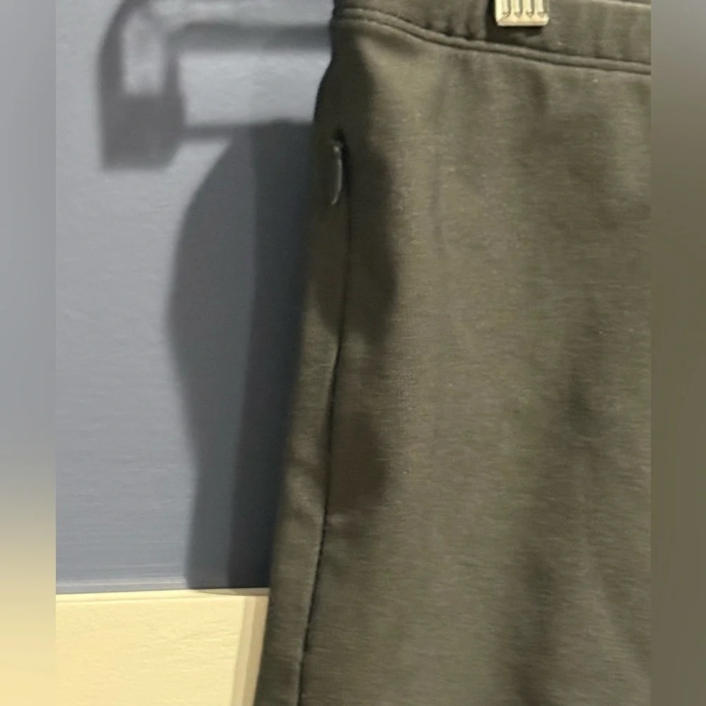 Nike Women's Dark Gray Athletic Shorts Size M Like New!!